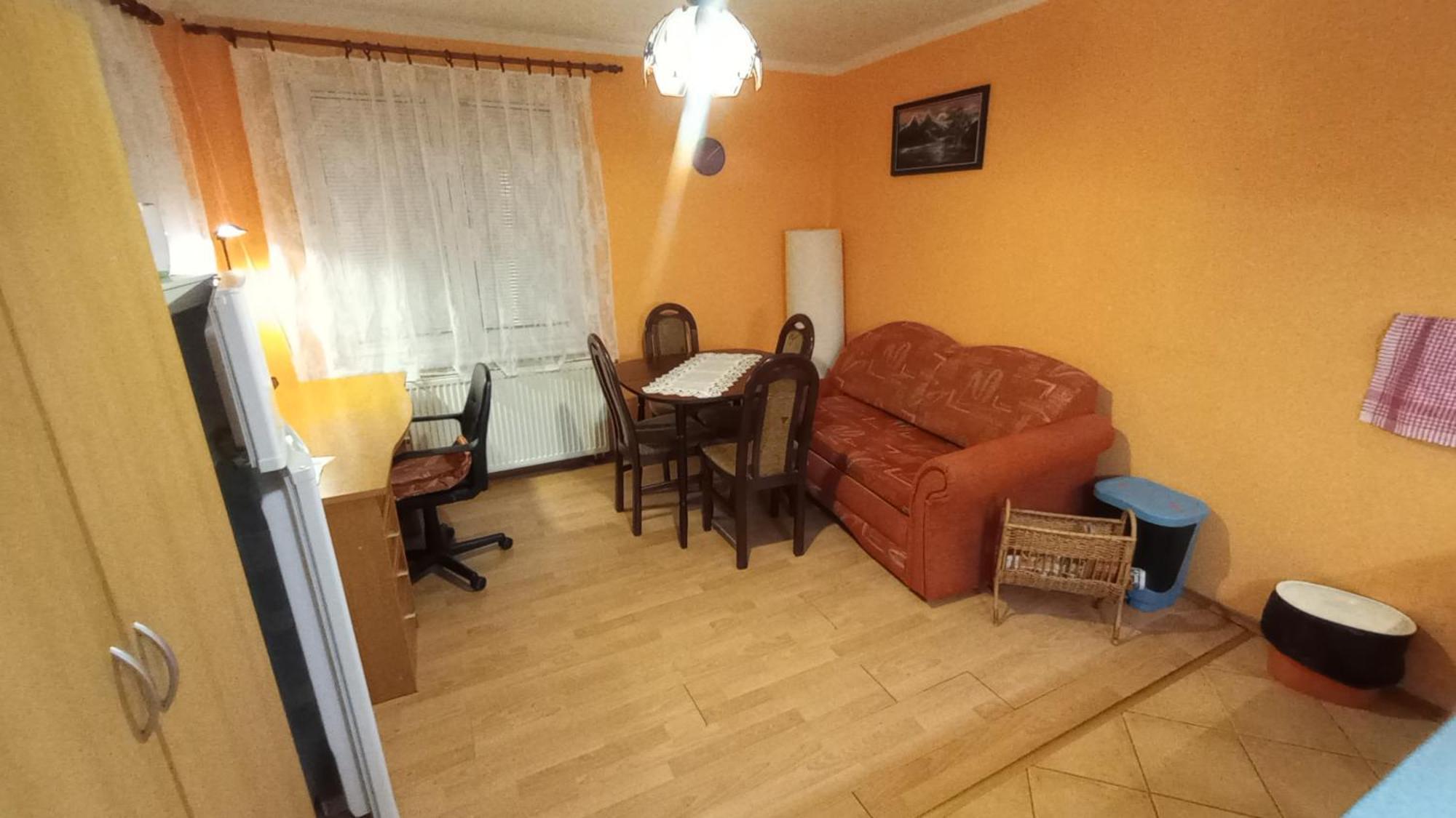 Rodinný apartmán s posedením pod košatým orechom. Trávnica Exteriér fotografie